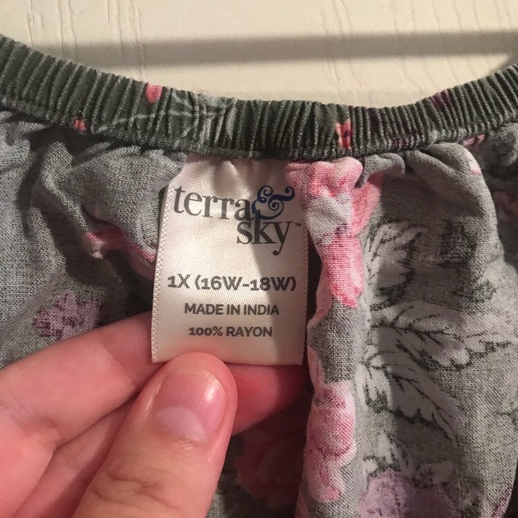 Selling my closet 😂 - Picture 7 of 16